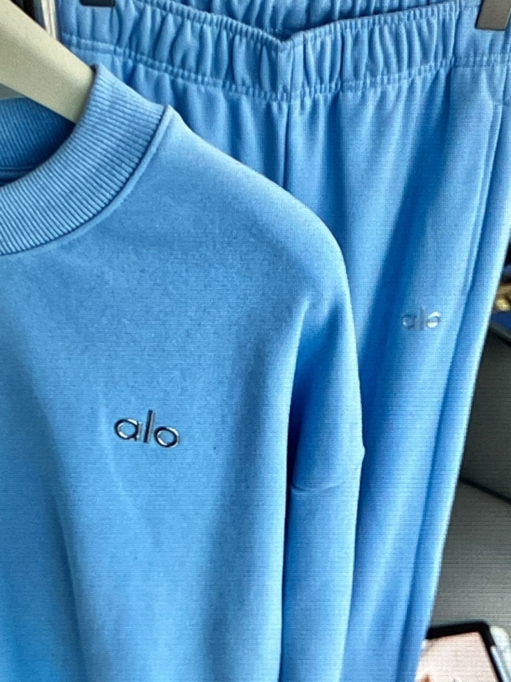 ALO Yoga Women's Light Blue 2-Pants Matching Lounge Set Crewneck Top & Joggers - Picture 7 of 7